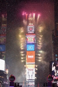 TOSHIBA 2016 New Year's Eve in TIMES SQUARE credit : Getty Images